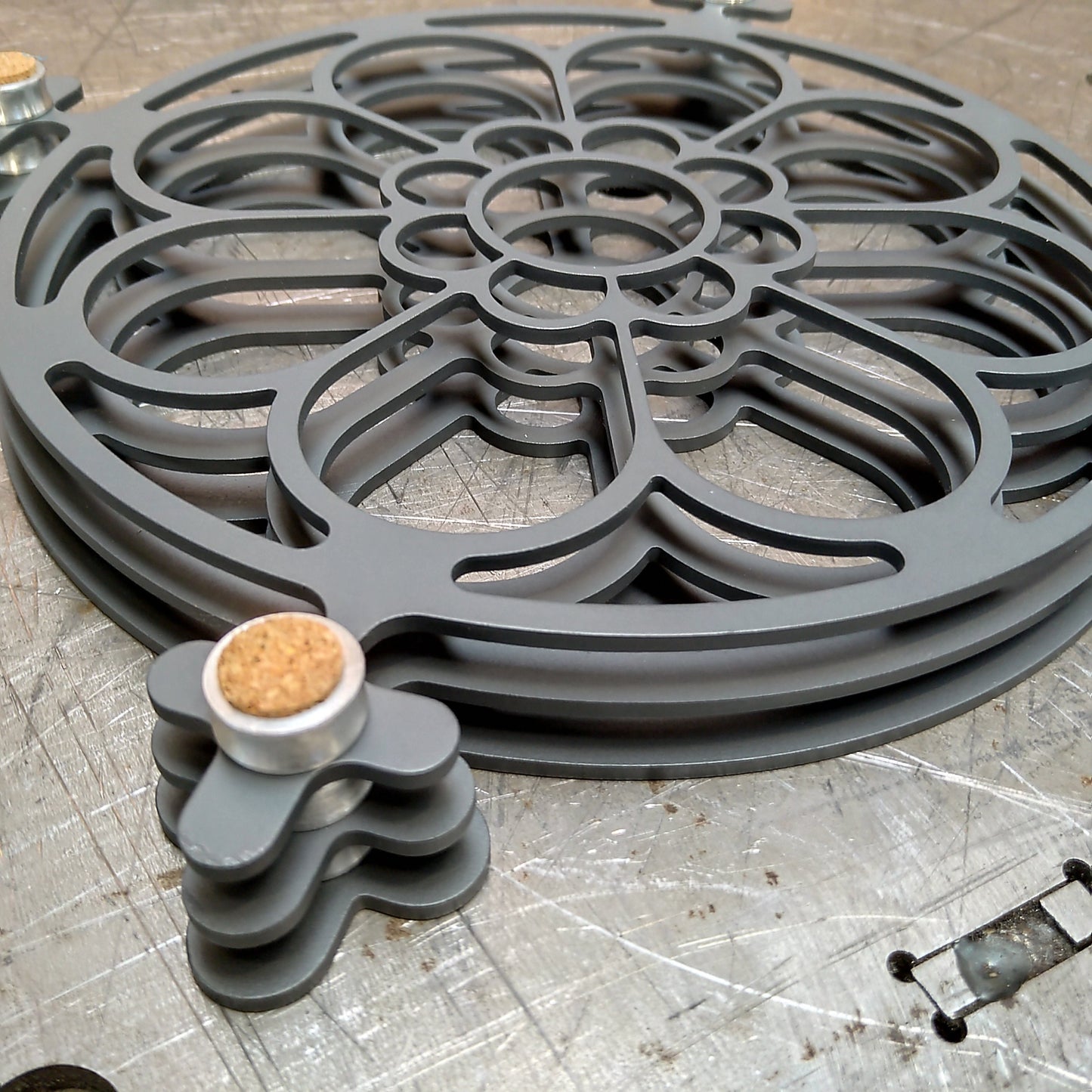 Engineered Trivet Plant Stand Hot Plate
